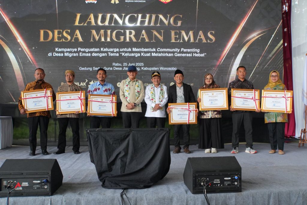 menteri-p2mi-resmikan-desa-migran-emas-di-wonosobo2-25062025-174810