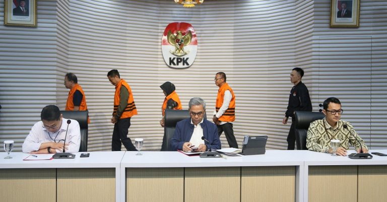KPK-Tahan-4-Tersangka-Korupsi-Pengurusan-Tenaga-Kerja-Asing-di-Kementerian-Ketenagakerjaan-image_large