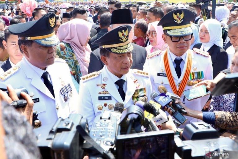 image_bank_2025_07_28_210313.608-anak-tukang-bakso-jadi-lulusan-terbaik-mendagri-tegaskan-peluang-ipdn-terbuka-untuk-semua-anak-bangsa-1