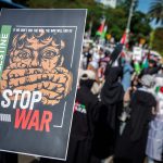 antarafoto-aksi-mengawal-global-sumud-flotilla-di-jakarta-1759821190