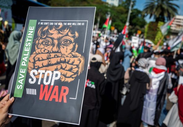 antarafoto-aksi-mengawal-global-sumud-flotilla-di-jakarta-1759821190