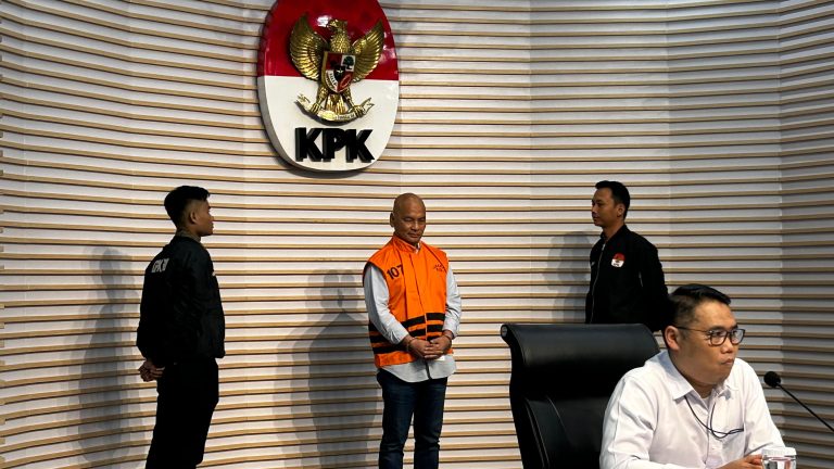 kpk-tetapkan-komut-pt-iae-arso-sadewo-tersangka-korupsi-jual-beli-gas-21102025-193019