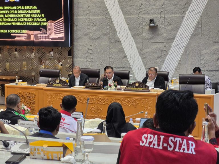 pimpinan-dpr-terima-audiensi-asosiasi-pengemudi-independen-01102025-161644