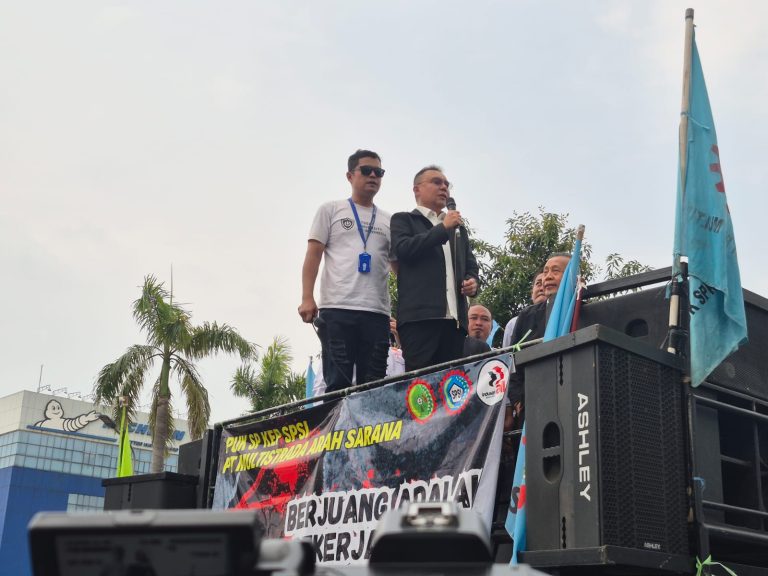 dasco-temui-buruh-yang-berunjuk-rasa-di-depan-pabrik-ban-michelin-03112025-155806