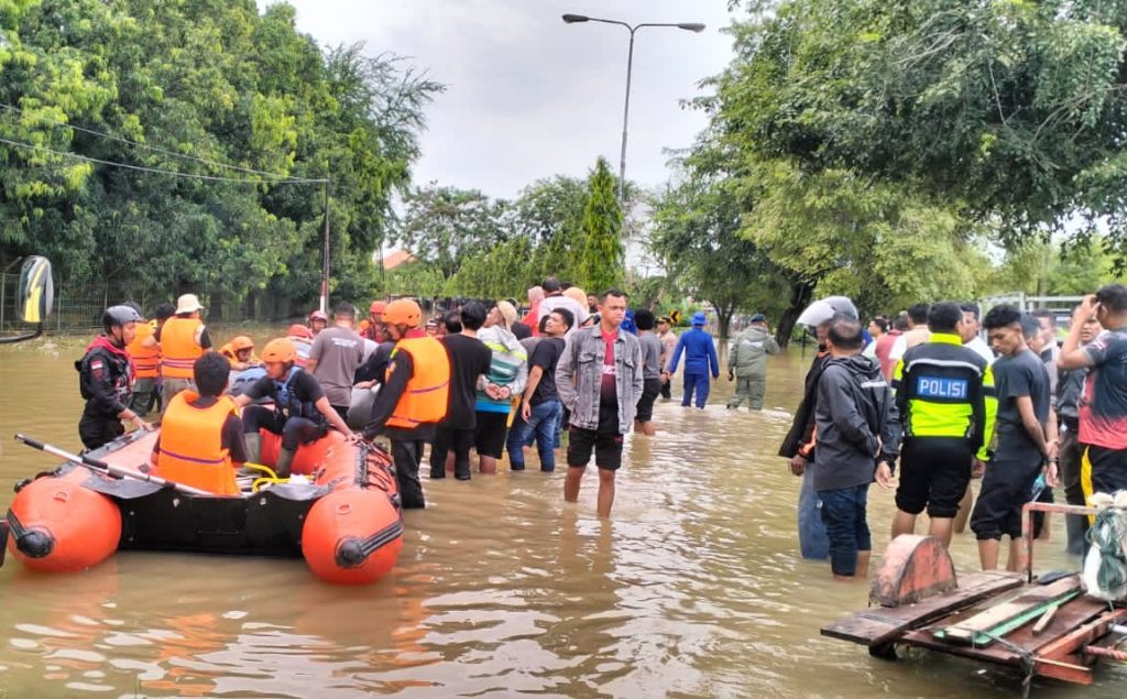 polri-siapkan-percepatan-penyaluran-bantuan-di-aceh-sumut-dan-sumbar-28112025-220748