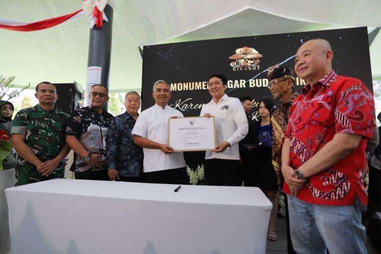 Robby/Humpro DPRD Kota Bandung. Wakil Ketua Bapemperda DPRD Kota Bandung Asep Robin, S.H., M.H., menghadiri peresmian Monumen Cagar Budaya Cikadut, Minggu, 29 Maret 2026.