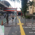 Foto: Kasatpol PP saat melakukan penertiban pedagang kaki lima (PKL) di Jl. HR Rasuna Said Kuningan